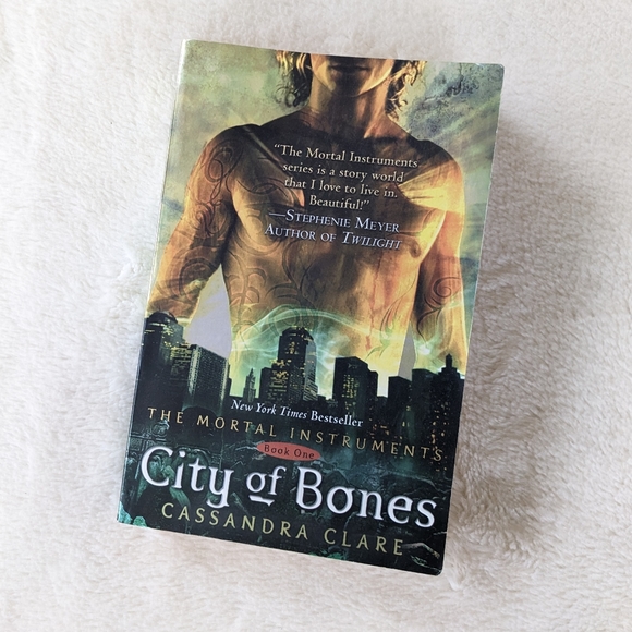 Other - 🌷3/15🌷 Cassandra Clare - City of Bones Book One